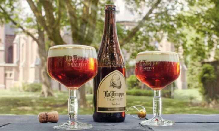 La Trappe Isid'or 2019 glazen en fles La Trappe Isid'or 2019 glazen en fles